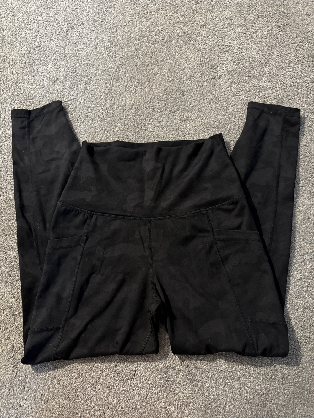 High-Waist Camo Black Women's Leggings with Side Pockets